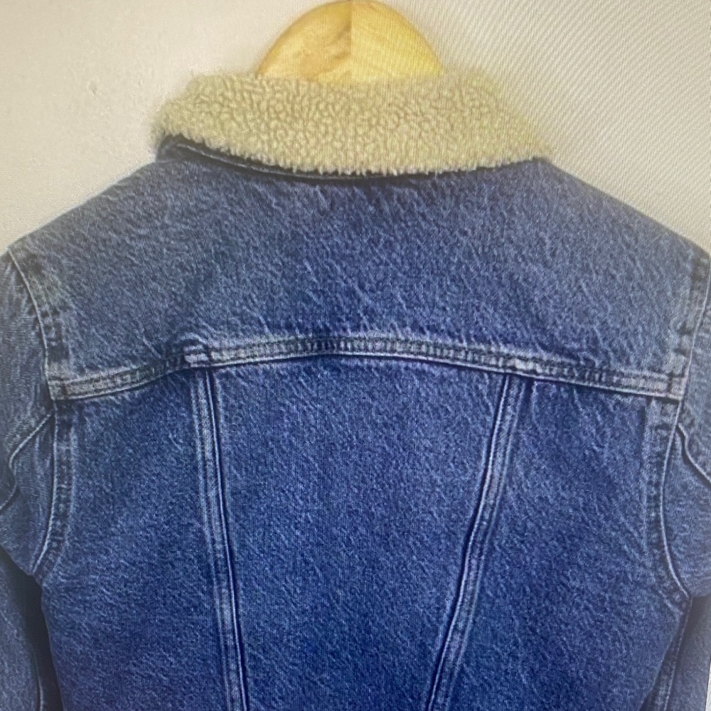 Levi's Blue Denim Jacket with Cream Sherpa Collar - Picture 4 of 7